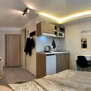 https://center-deluxe-studio.hotels-of-thessaloniki.com