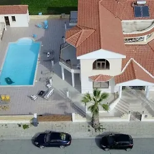 Villa Mansion Ideal For 3 Families Or, Larnaca